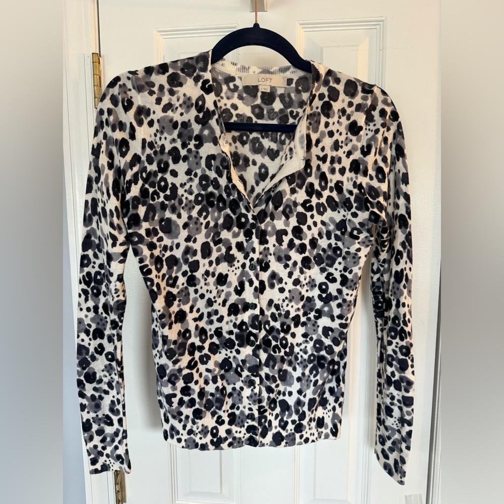 Ann Taylor LOFT Women's Black and White Leopard Print Cardigan Size Small - Picture 1 of 9
